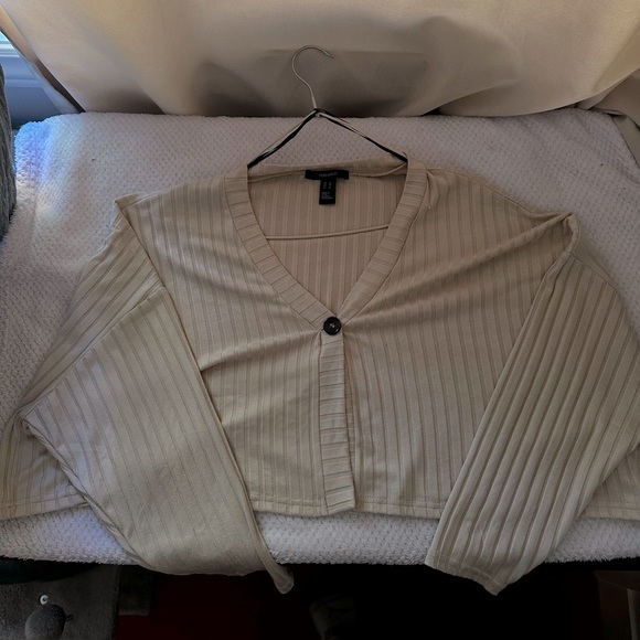 Forever 21 cropped button up shirt - Picture 2 of 3